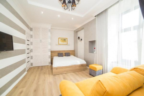 Miskevycha Square Apartment- 2 minutes to the Opera House and Market Square